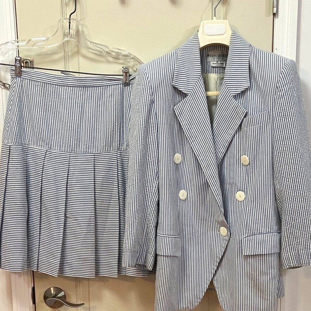 John Meyer Women's Size 8 100% Cotton Seersucker Pleated Skirt Suit. Blue/White.
